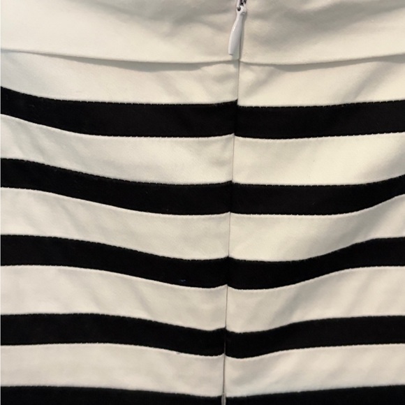Women’s Gianni Bini Strapless Dress Size 10 White with Black Stripes 27 1/2” - Picture 3 of 6